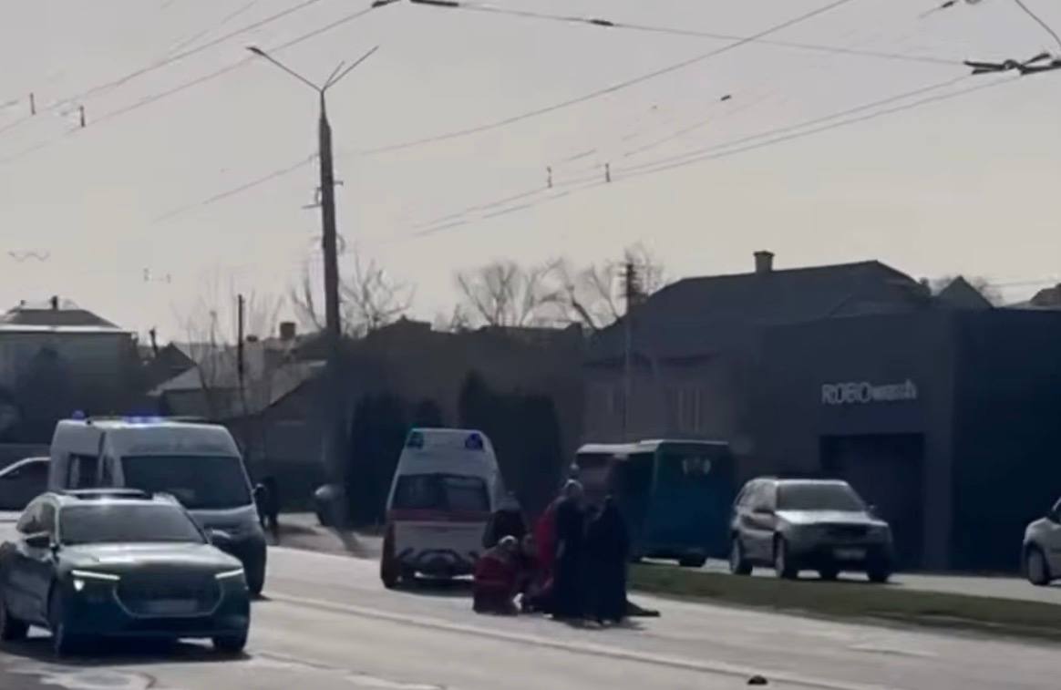 Насмерть збили людину в Угринові