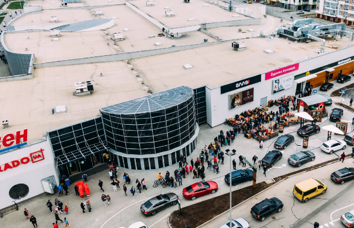 Чоловіки побилися через купівельний візок біля "Асрену" у Франкіську